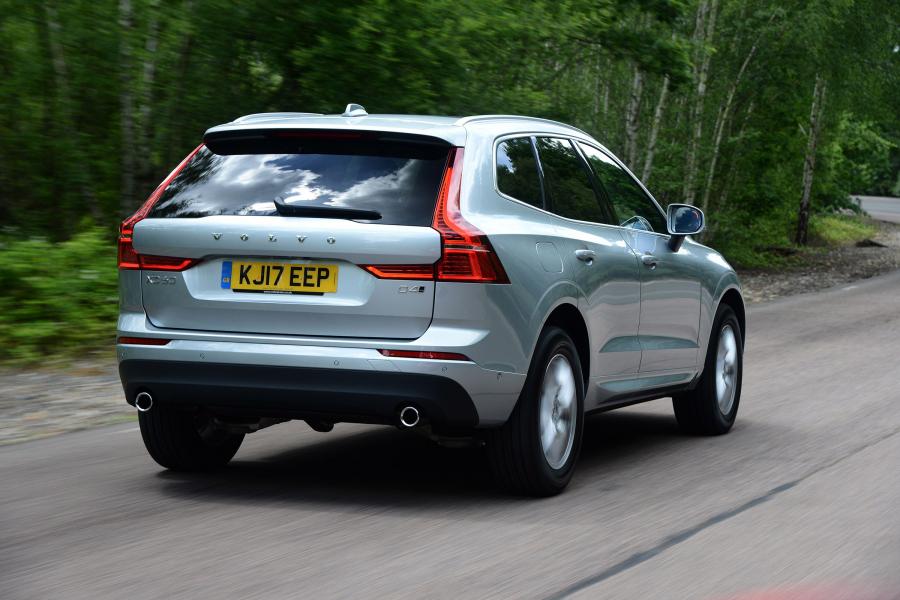  Volvo XC60 D4 Momentum 2017 года  (UK) (фото 7 из 13)